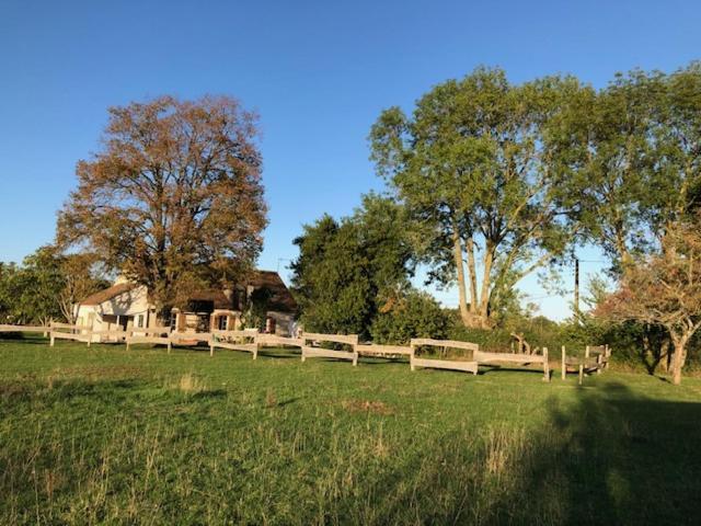 Le Spa Est Dans Le Pre Trigueres Buitenkant foto